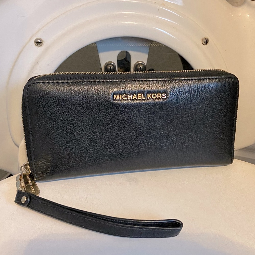 Michael Kors Leather Continental Wristlet